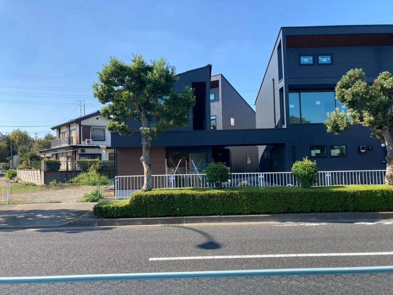 府中ガレージハウス コインランドリー 事務所兼 外壁 ニチハ モエンエクセラード16